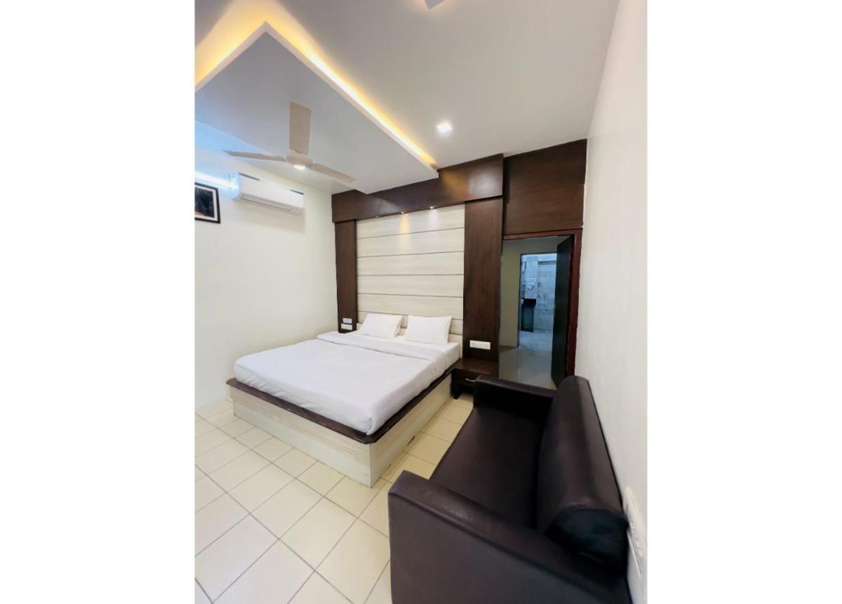 Ritumbhara Hotel & Resort Алвар Экстерьер фото
