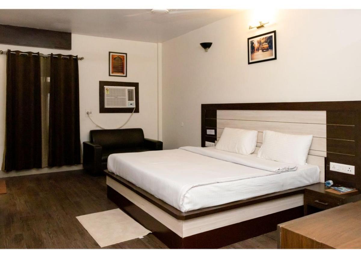 Ritumbhara Hotel & Resort Алвар Экстерьер фото