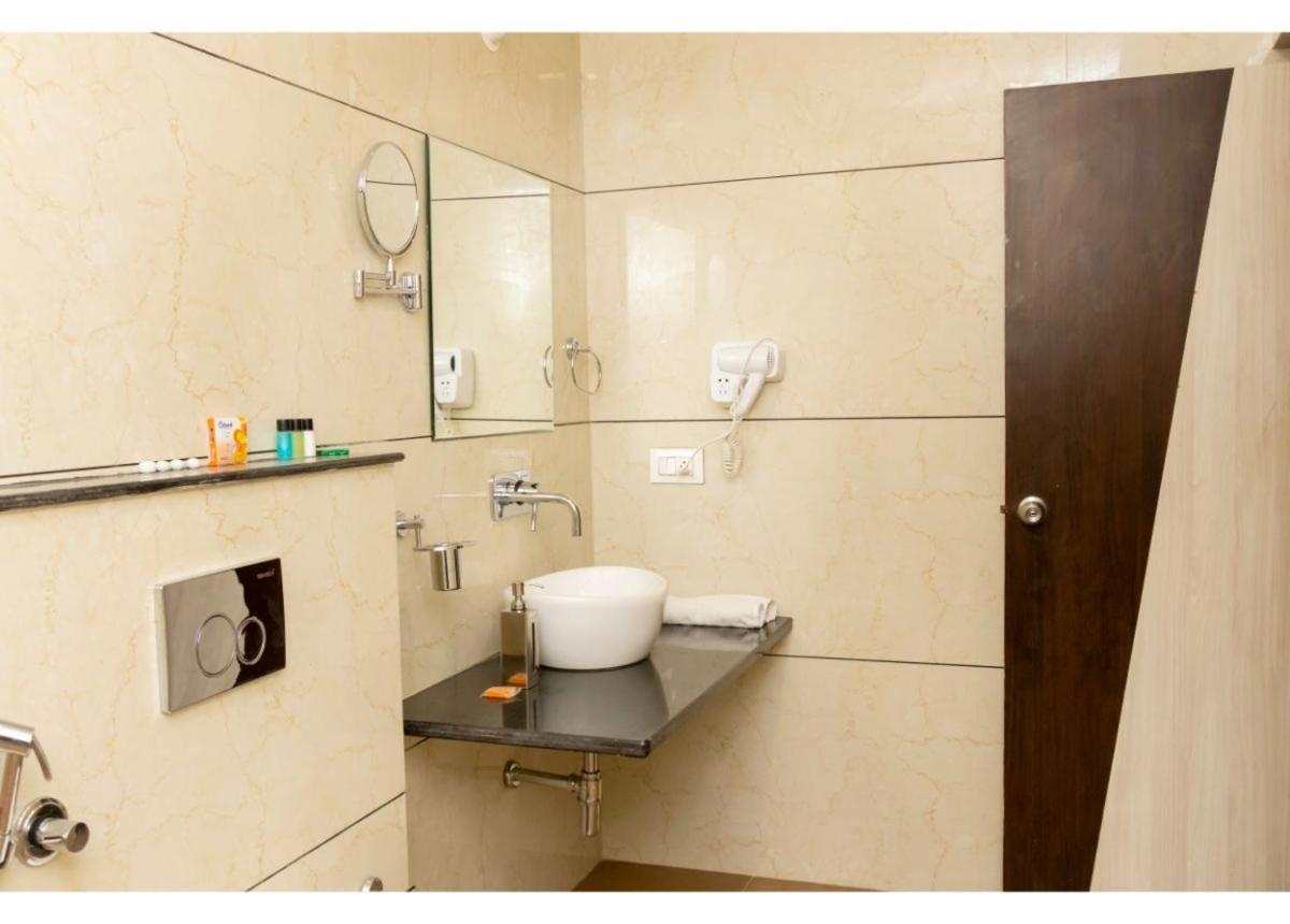 Ritumbhara Hotel & Resort Алвар Экстерьер фото