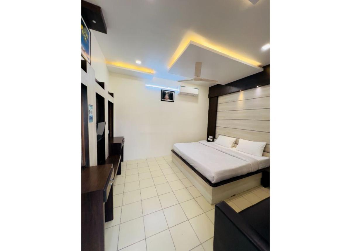 Ritumbhara Hotel & Resort Алвар Экстерьер фото