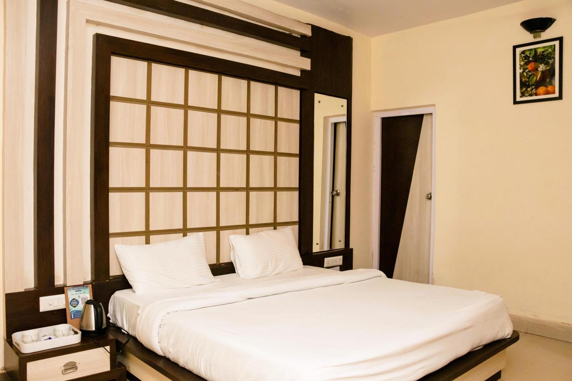 Ritumbhara Hotel & Resort Алвар Экстерьер фото