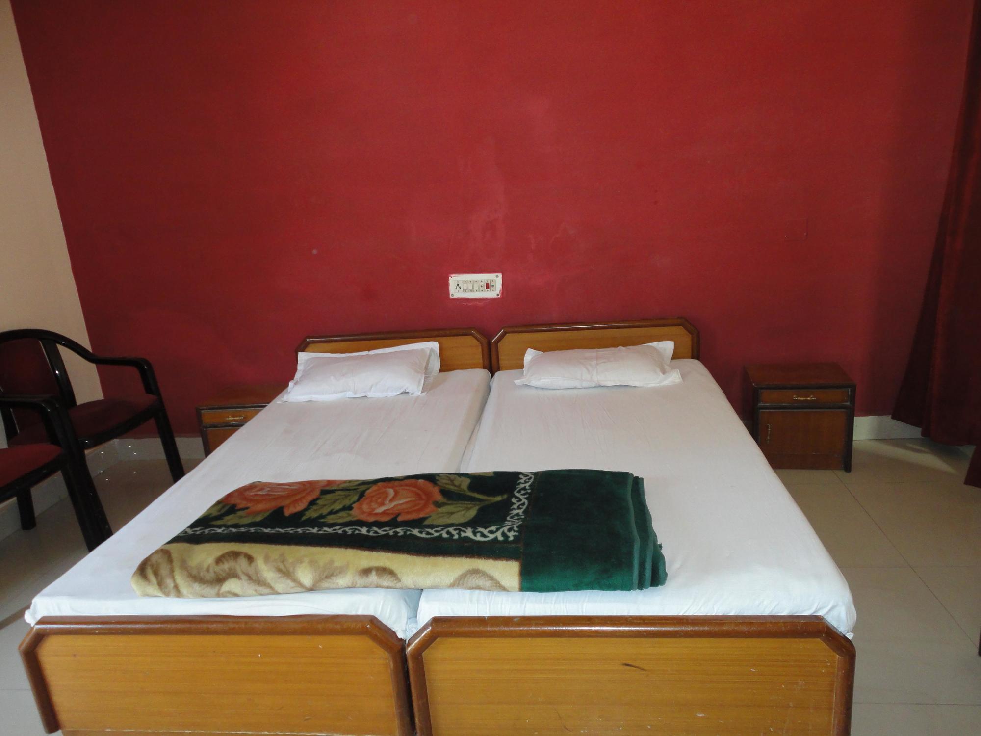 Ritumbhara Hotel & Resort Алвар Экстерьер фото