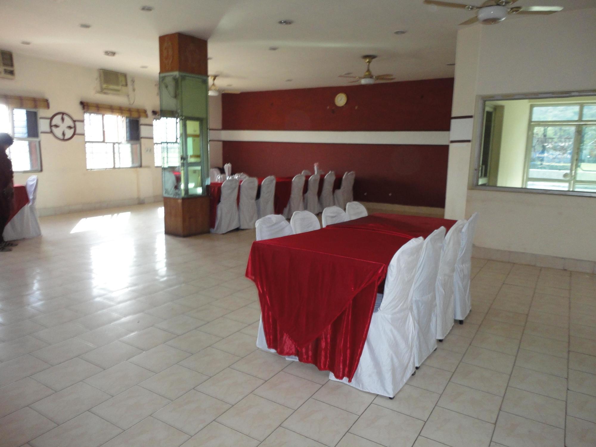 Ritumbhara Hotel & Resort Алвар Экстерьер фото